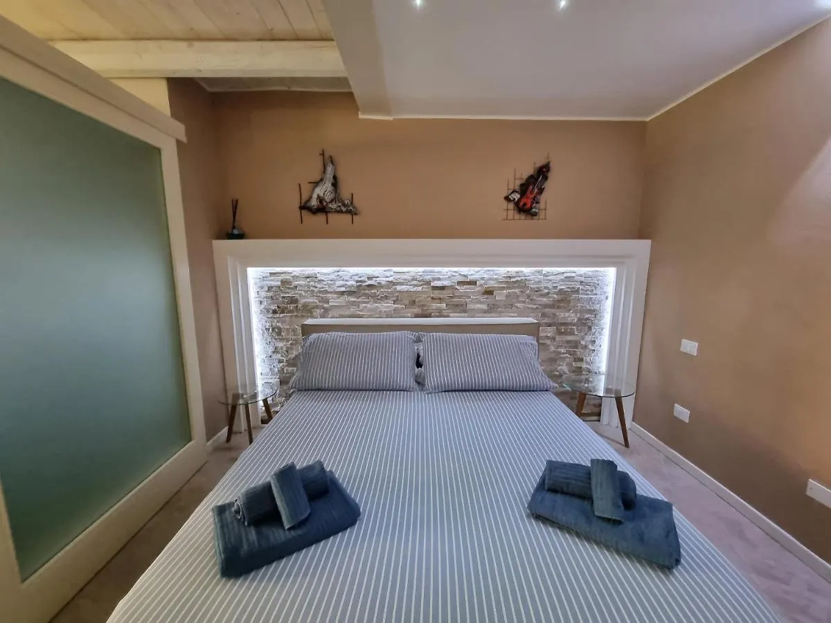 Apartment Appartamento Little Queen-By Goccia Di Lago Desenzano del Garda Italy