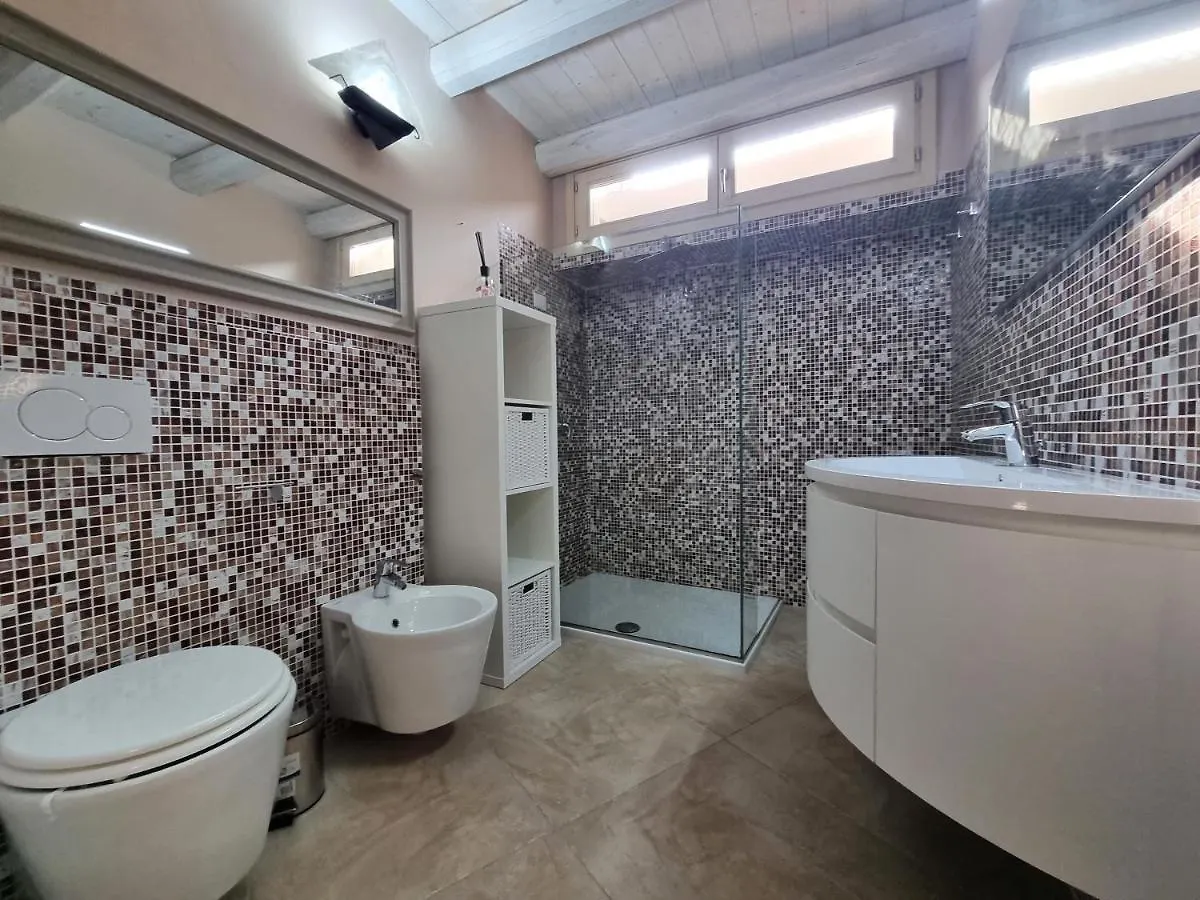 Apartment Appartamento Little Queen-By Goccia Di Lago Desenzano del Garda Italy